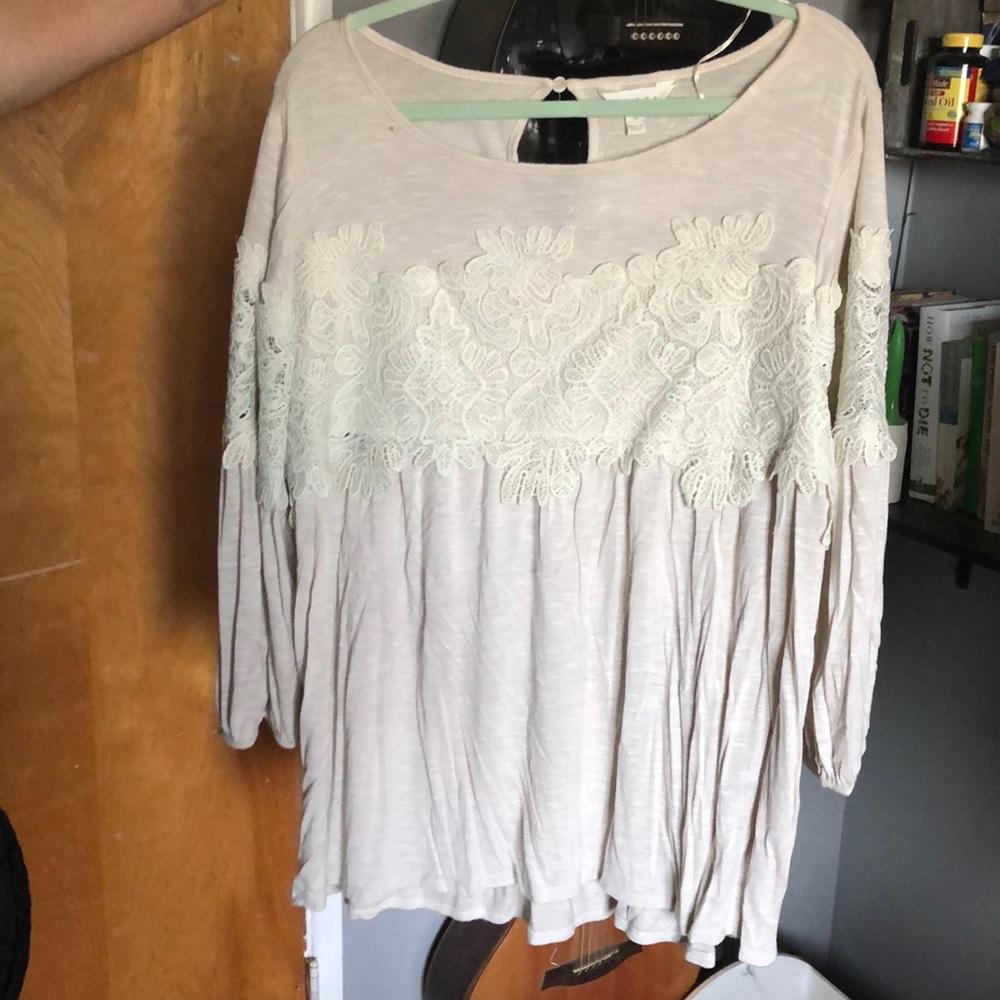 3/4 sleeve flowy blouse with thick lace